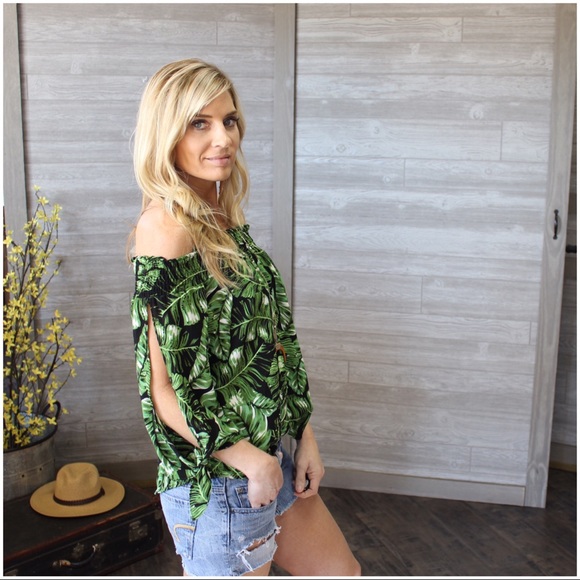 ✨LAST ONE✨Tropical Print Off Shoulder Top - Picture 2 of 7